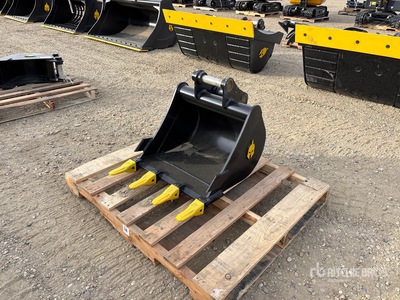 Trojan 80CL 24 in Digging Excavator Bucket - Fits 40mm Cat 307/308, Komatsu PC78/88, Deere/Hitachi 75/85, Case, New Holland, Kobelco SK80, Bobcat E80 (Unused)