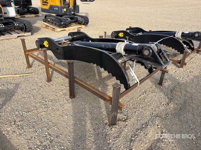Trojan 20T-80 70 in Excavator Thumb - Fits Cat 320/321/323, Hyundai R210, Komatsu PC200/220, Deere 160/200/225, Kobelco SK210, Case 210/225, Doosan DX225 (Unused)