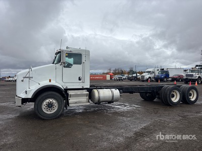 2009 Kenworth T800 6x4 を見 Cab and Chassis
