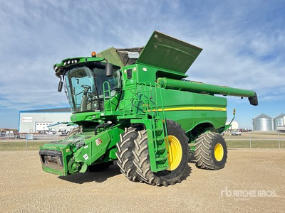 2013 John Deere S680 Combine Harvester