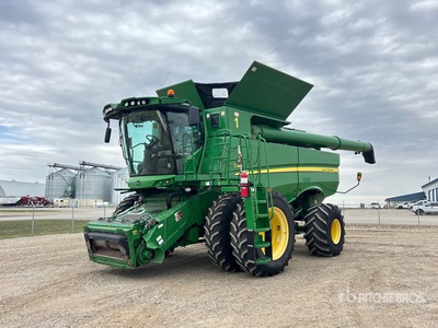 2014 John Deere S680 Combine Harvester