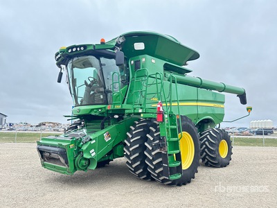 2015 John Deere S680 Combine Harvester