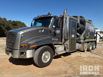 2015 Premier CV-100T on 2015 Cat CT660 8x4 شاحنة شفط و حفر