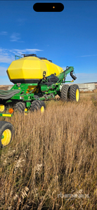 John Deere 1910 430 bu Tow-Behind Air Cart
