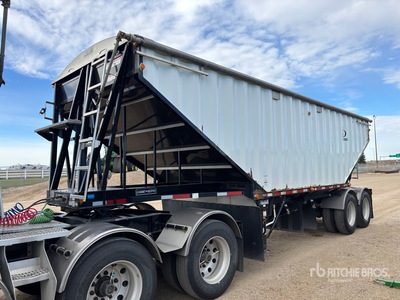 2017 Lode King 30 ft Super B-Train Pup Belly Grain Trailer