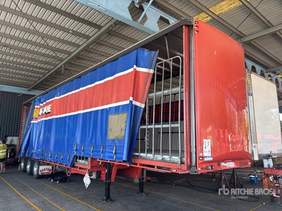 2015 MaxiTrans 13.2 m Tri/A Step Deck Curtain Side Trailer