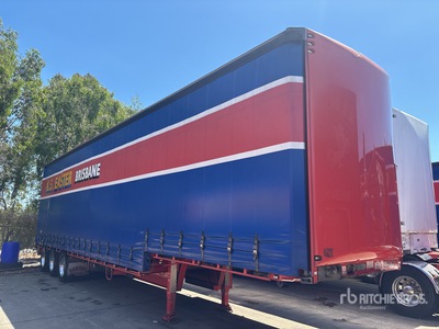 2015 MaxiTrans 13.2 m Tri/A Step Deck Curtain Side Trailer