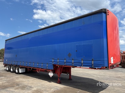 2015 MaxiTrans 13.4 m Tri/A Step Deck Curtain Side Trailer