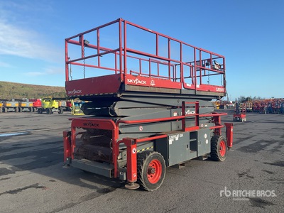 2015 Skyjack SJ9250RT 4x4 Diesel Scissor Lift