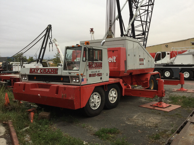 1981 Link-Belt HC238A Lattice-Boom Truck Crane