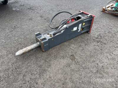 Mustang HP 1000 Hydraulic Breaker