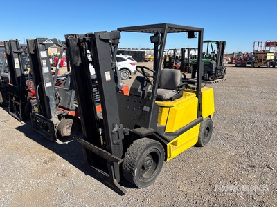 Yale GLP060TFNUAE81 6000 lb Pneumatic Tire Forklift