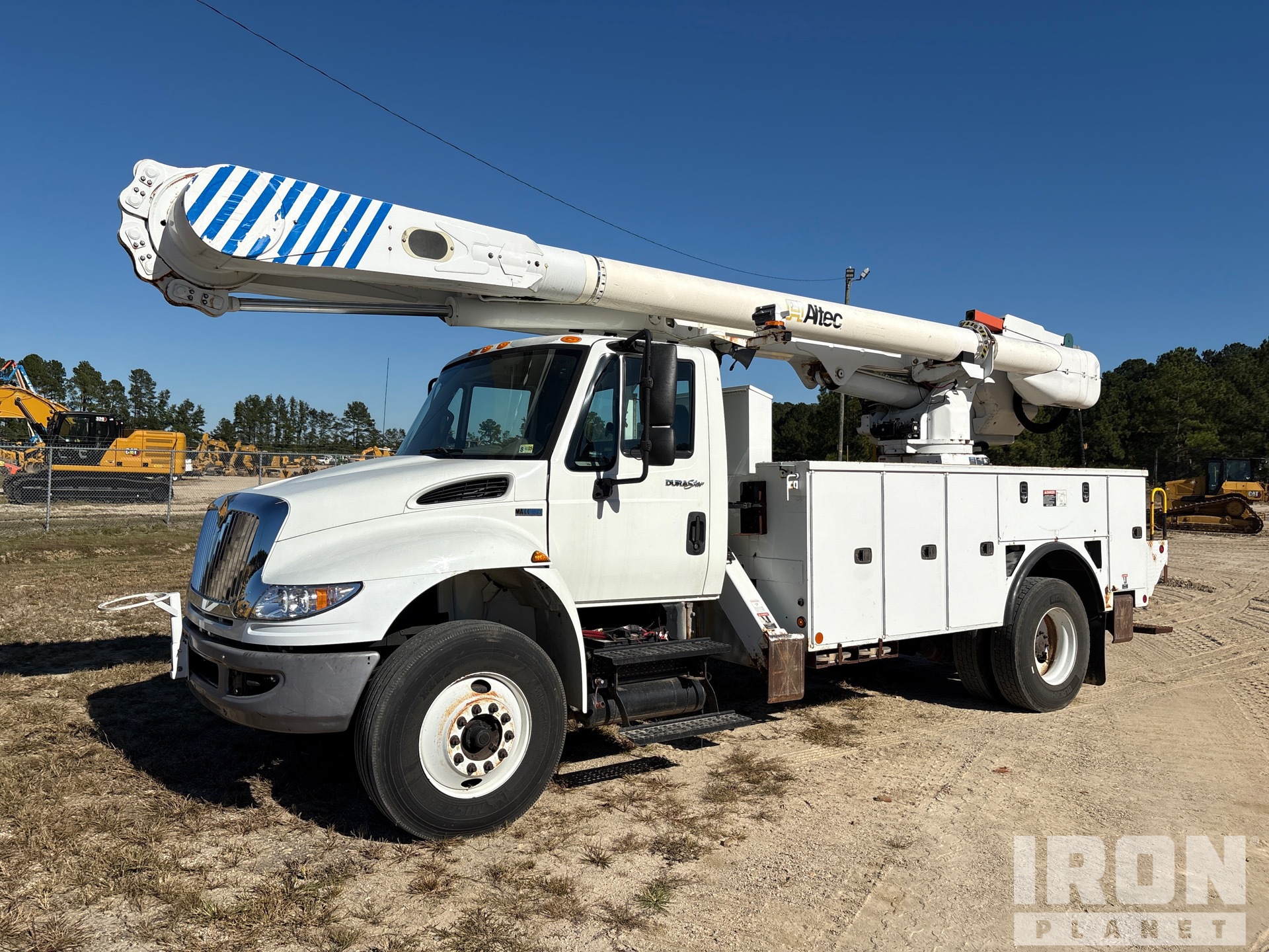 Altec AM55 55 ft on 2013 International 4300SBA 4x2 Lkw-Arbeitsbühne