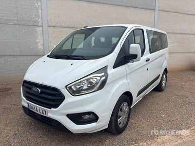 2022 Ford Transit 9 乗客用バン