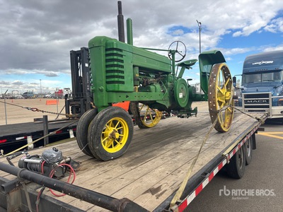 1944 John Deere B 2WD Narrow Front Antique Tractor