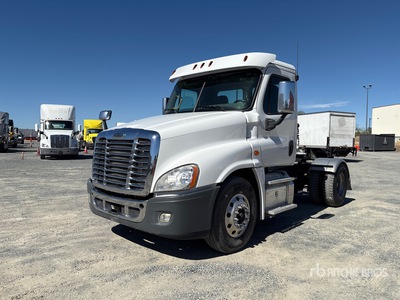 2017 Freightliner Cascadia 125 4x2 Ciągnik siodłowy z kabiną dzienną S/A