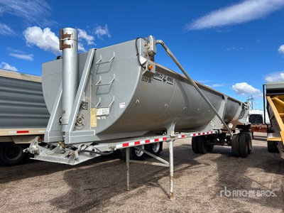 2005 Ranco 36 ft T/A Frameless Remolque banera