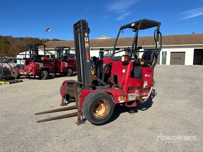 2015 Moffett M8 55.3 5500 lb 3x3 Chariot élévateur sur camion