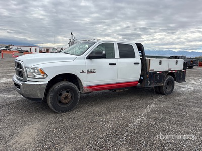 2018 Ram 3500 4x4 Crew Cab Flatbed Truck
