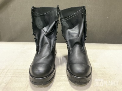 (38) Pairs of Men's Safety Boots