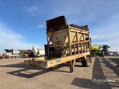 2000 Fab Tec 8 ft x 14 ft Alimentateur de granulat