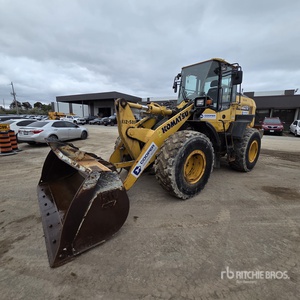 2018 Komatsu WA270-8 Pala gommata