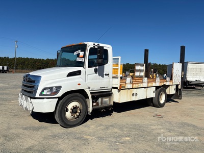 2016 Hino 338 4x2 Ciężarówka z płaską platformą