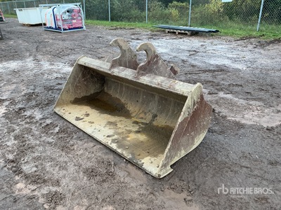 71 in Q/C Cleanup Excavator Bucket