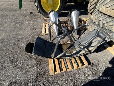 Quantity of (4) Crop Dividers & (4) Fenders - Fits John Deere R4045