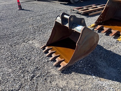 34 in Digging Excavator Bucket - Fits Bobcat E85