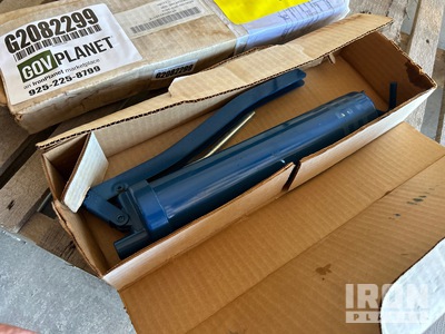 (2) Hand Lubricating Guns