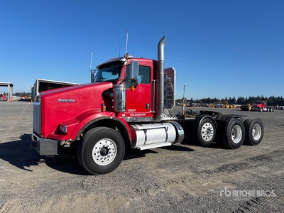 2019 Kenworth T800 8x4 Ciągnik siodłowy z kabiną dzienną Tri/A