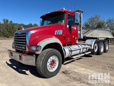2014 Mack GU713 8x4 Ciągnik siodłowy z kabiną dzienną Tri/A