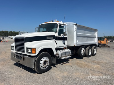 2009 Mack CHU613 8x4 を見 Dump Truck