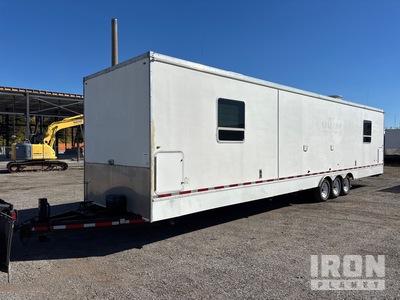 2013 Kuntry Kustom 40 Ft Tri/A 2 Room Star Wagon Trailer