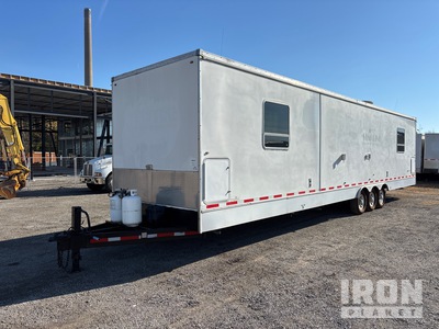 2013 Kuntry Kustom 40 Ft Tri/A 2 Room Star Wagon Trailer Divers - Remorque