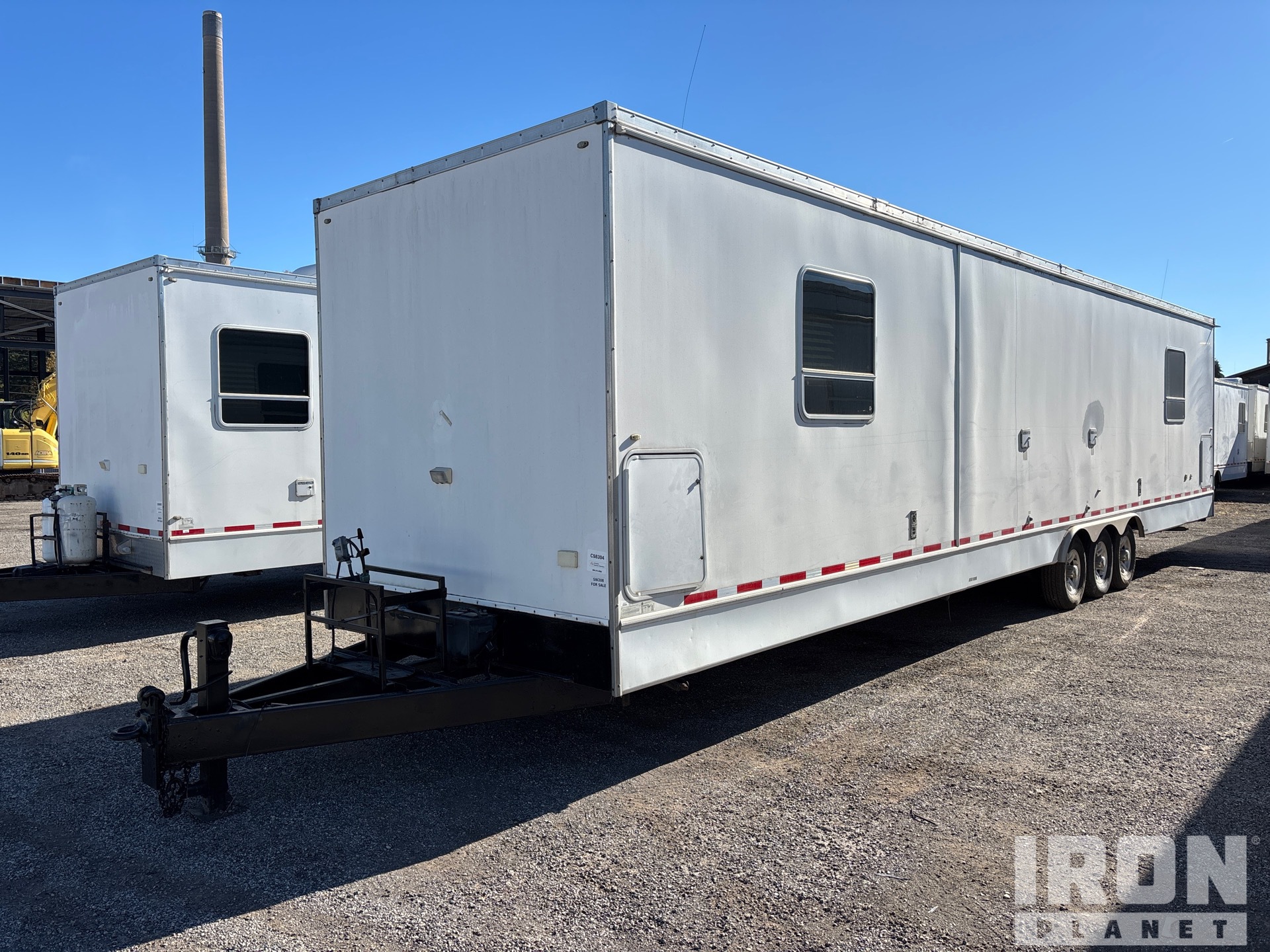 2013 Kuntry Kustom 40 Ft Tri/A 2 Room Star Wagon Trailer