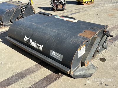 2019 Bobcat 72 in Kehrmaschinenaufsatz