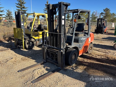 Toyota 8FGU30 5620 lb Pneumatic Tire Forklift