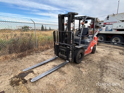 Toyota 8FGU30 6000 lb Pneumatic Tire Forklift