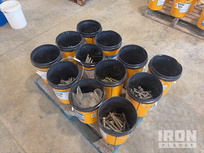 Quantity of Assorted Stainless and Galvanised Nuts and Bolts その他 - 店舗 & 倉庫