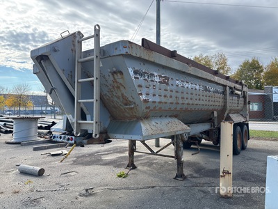 2010 Manac 44226A 26 ft T/A End Dump Trailer
