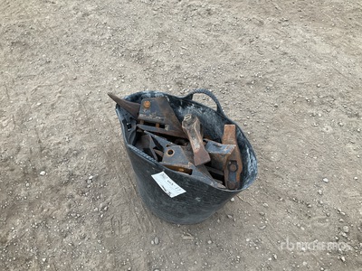 Quantity of Excavator Bucket Teeth