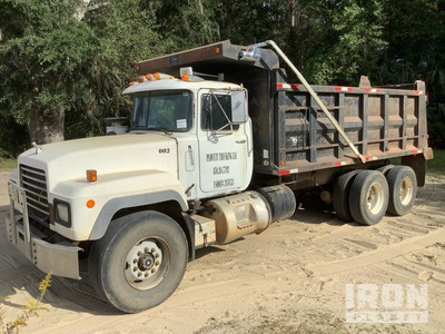 2001 Mack RD 6x4 Camion à benne basculante D/E