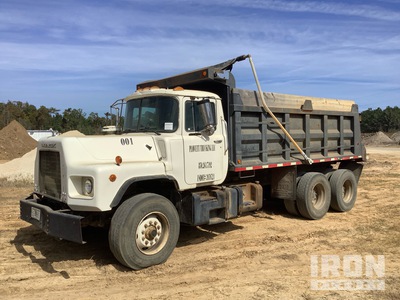 2001 Mack RD 6x4 Camion à benne basculante D/E