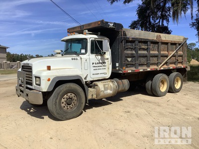 2001 Mack RD688S 6x4 Camion à benne basculante D/E