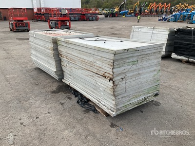 Quantity of (2) Pallets of Solar Panels 電源供給