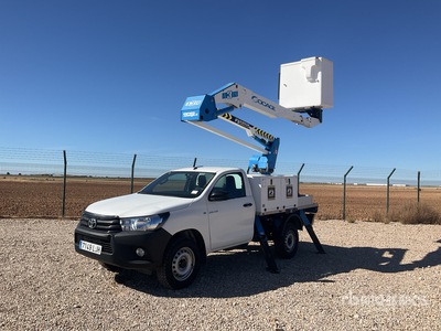 2019 Toyota Hilux 4x4 with Bucket 2020 Socage A314 Pickup