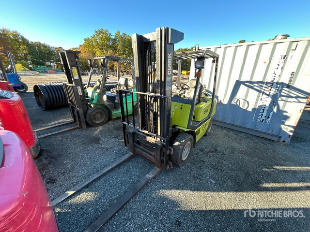 Clark CMP25L 3950 lb Cushion Tire Forklift