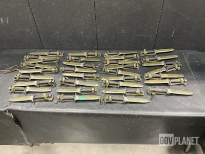 (33) Bayonet Knives w/Scabbards